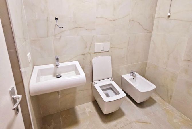 Ambient biznesi me qera 3+1 ne Tirane - 800 Euro