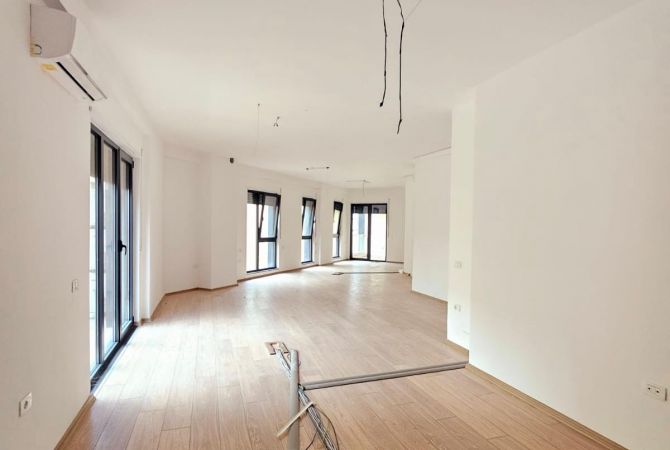 Amb Open Space ( Qender - pas 15Kateshit ) 110m2 - Pllt i Ri & Pamje nga Rruga | Ideale per Zyra