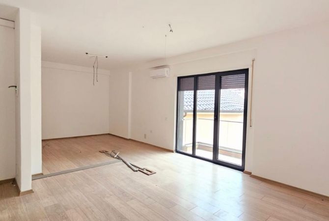 Amb Open Space ( Qender - pas 15Kateshit ) 110m2 - Pllt i Ri & Pamje nga Rruga | Ideale per Zyra