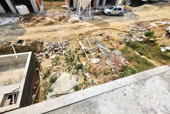 Luxury villas for sale in Tirana 4+1, Emty