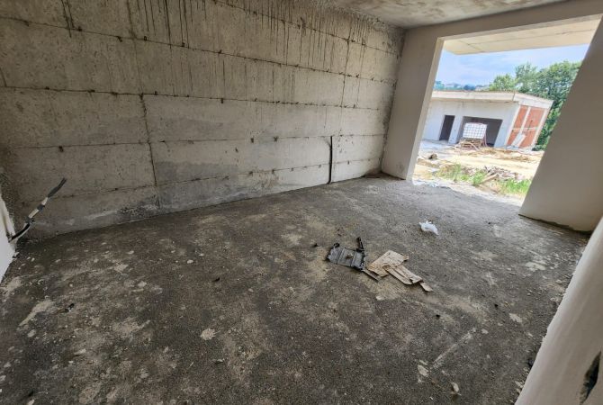 Luxury villas for sale in Tirana 4+1, Emty