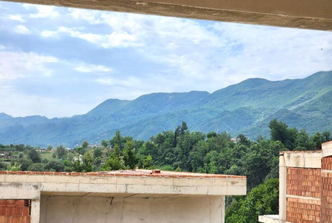 Luxury villas for sale in Tirana 4+1, Emty