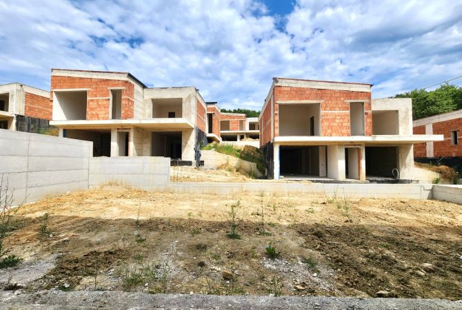 Luxury villas for sale in Tirana 4+1, Emty
