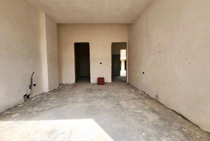 Luxury villas for sale in Tirana 4+1, Emty