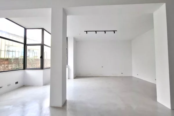 Ambient biznesi me qera 3+1 ne Tirane - 780 Euro