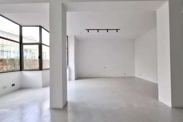 ZYRE ME Qira ,Open Space:📍 Qender/ Fillim Rruges Durresit ( fiks mbrapa dyanit te luleve) 110 m2 || 780 euro🔥