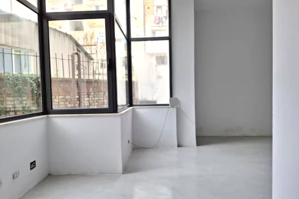 ZYRE ME Qira ,Open Space:📍 Qender/ Fillim Rruges Durresit ( fiks mbrapa dyanit te luleve) 110 m2 || 780 euro🔥