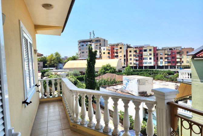 Shtepi me qera 2+1 ne Tirane - 400 Euro
