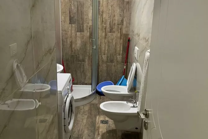 Shtepi ne shitje Apartament ne Tirane, 2+1, Mobilimi E mobiluar, Pagesa 15,000,000  Leke.