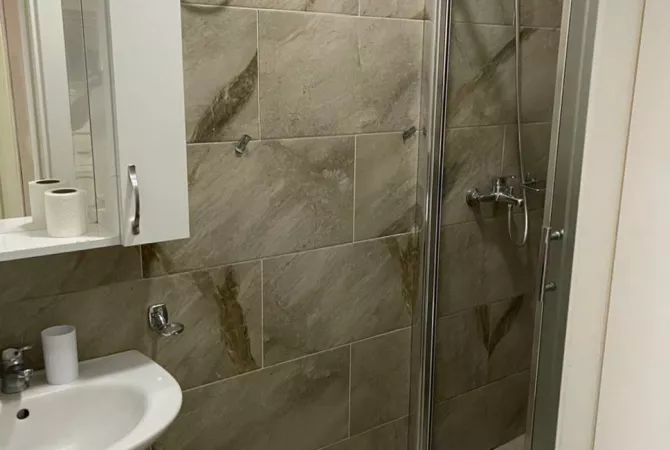 Shtepi ne shitje Apartament ne Tirane, 2+1, Mobilimi E mobiluar, Pagesa 15,000,000  Leke.