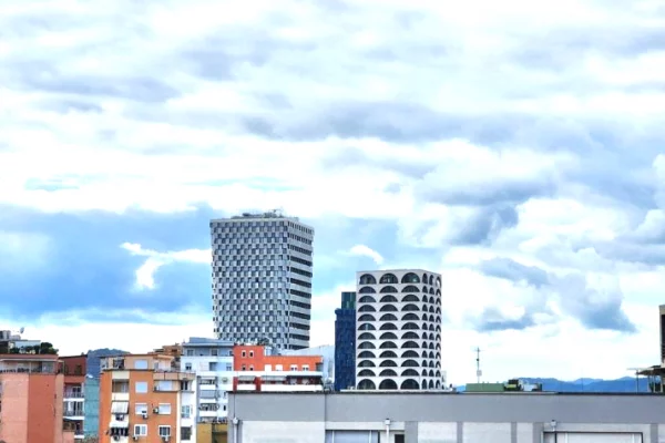 Shtepi me qera 2+1 ne Tirane - 79,500 Leke