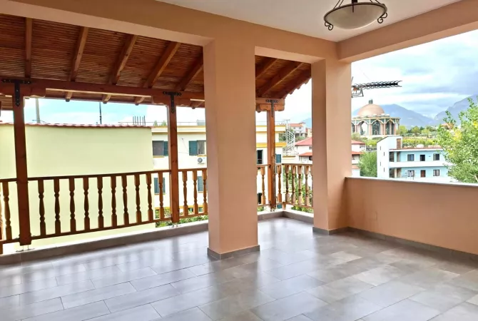 Shtepi me qera 5+1 ne Tirane - 1,100 Euro