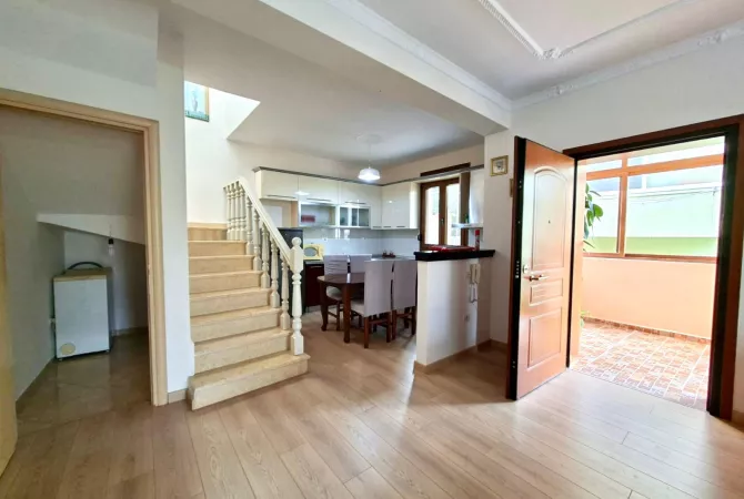 Shtepi me qera 5+1 ne Tirane - 1,100 Euro