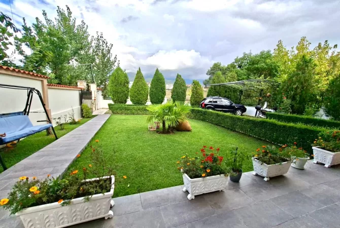 Shtepi me qera 5+1 ne Tirane - 1,100 Euro