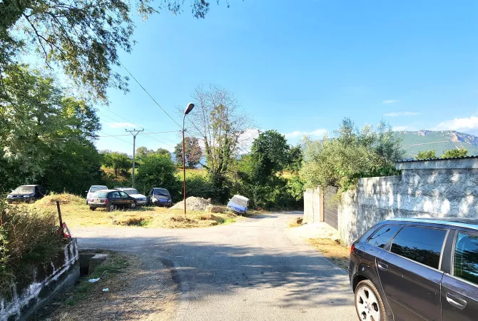 Truall ose Toke  ne Tirane - 210,000 Euro