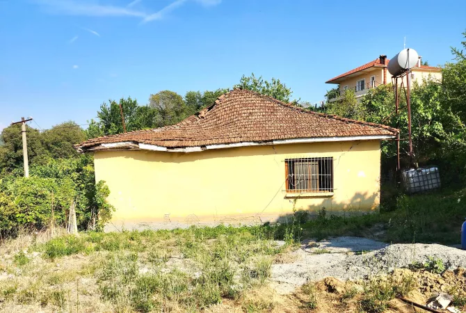 Truall ose Toke  ne Tirane - 210,000 Euro