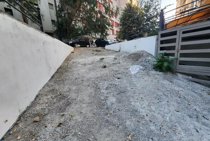 Ambjent biznesi ne shitje 1+1 ne Tirane - 220,000 Euro