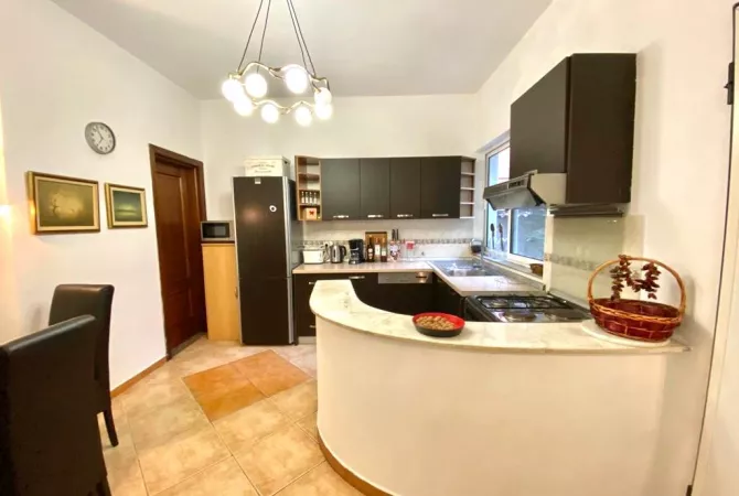 Shtepi me qera 3+1 ne Tirane - 1,000 Euro