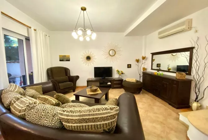 Shtepi me qera 3+1 ne Tirane - 1,000 Euro