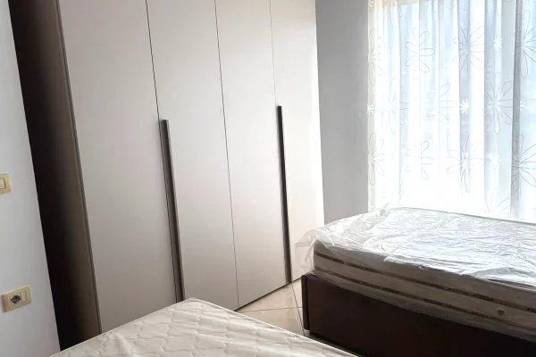 Shtepi me qera Apartament ne Tirane, 2+1, Mobilimi E mobiluar, Pagesa 60,000  Leke.