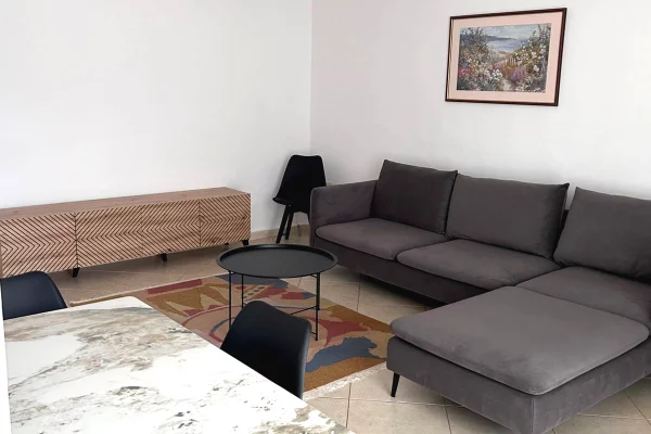 Shtepi me qera 2+1 ne Tirane - 60,000 Leke