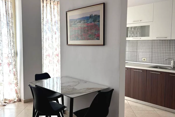 Shtepi me qera Apartament ne Tirane, 2+1, Mobilimi E mobiluar, Pagesa 60,000  Leke.