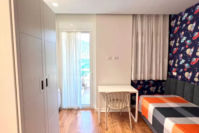 Shtepi ne shitje Apartament ne Tirane, 2+1, Mobilimi E mobiluar, Pagesa 198,500  Euro.