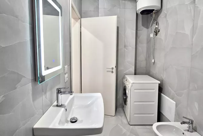 Shtepi ne shitje Apartament ne Tirane, 2+1, Mobilimi Bosh, pa mobiluar, Pagesa 297,000  Euro.