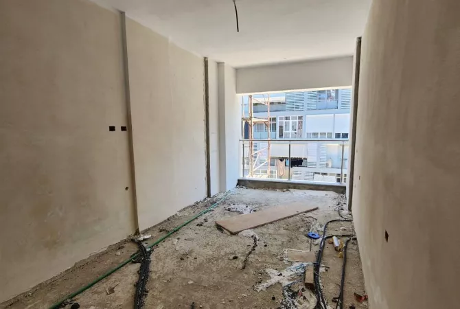 Shtepi ne shitje Apartament ne Tirane, 2+1, Mobilimi Bosh, pa mobiluar, Pagesa 312,000  Euro.