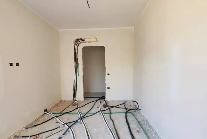 Shtepi ne shitje Apartament ne Tirane, 2+1, Mobilimi Bosh, pa mobiluar, Pagesa 312,000  Euro.