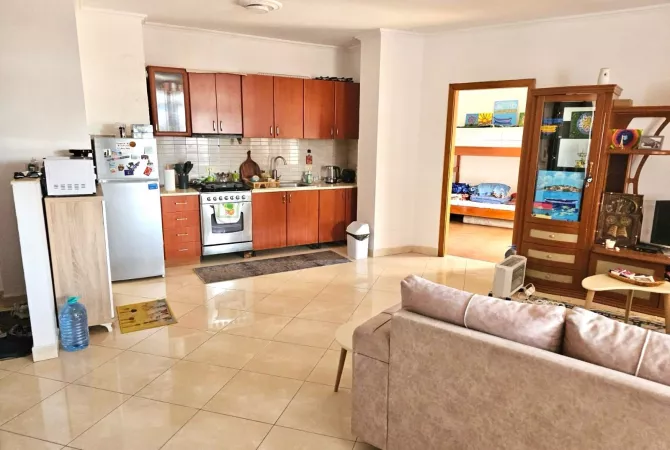 Shtepi me qera 2+1 ne Tirane - 650 Euro
