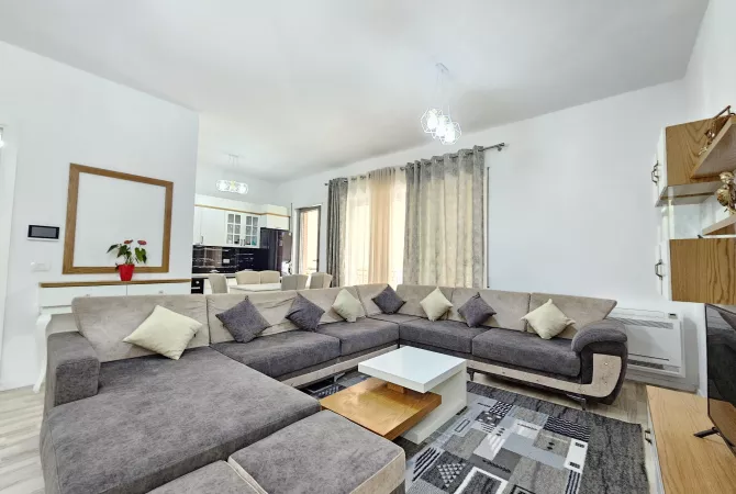 Shtepi me qera 2+1 ne Tirane - 1,280 Euro