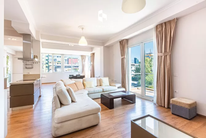 Shtepi me qera 4+1 ne Tirane - 2,850 Euro