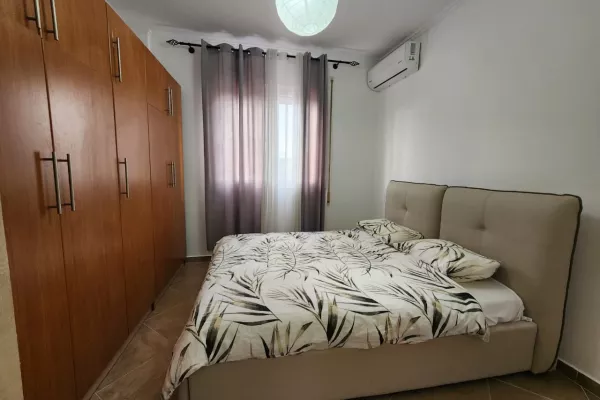 Shtepi me qera Apartament ne Tirane, 2+1, Mobilimi E mobiluar, Pagesa 70,000  Leke.