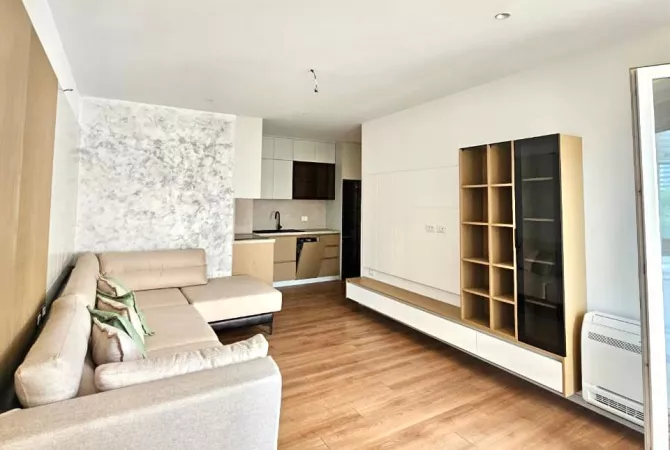 Shtepi me qera 2+1 ne Tirane - 1,300 Euro
