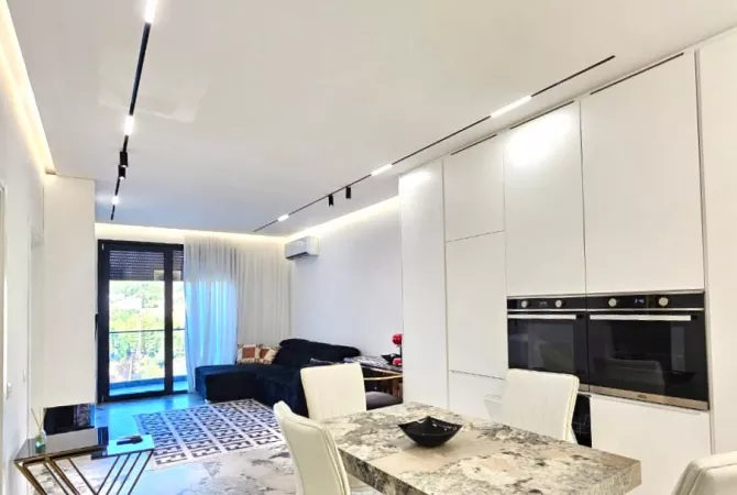 Shtepi me qera Apartament ne Tirane, 1+1, Mobilimi E mobiluar, Pagesa 1,200  Euro.