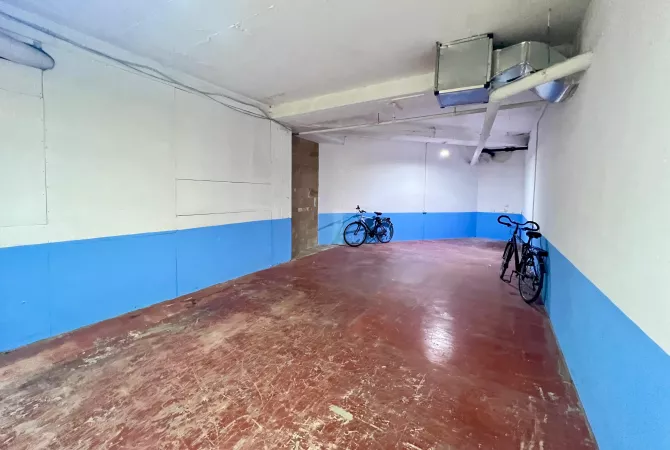 Business Property for Rent 4+1 in Tirana - 300 Euro