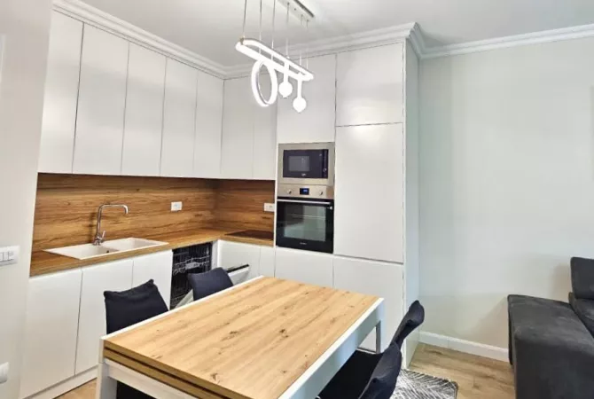 Shtepi me qera 2+1 ne Tirane - 1,100 Euro