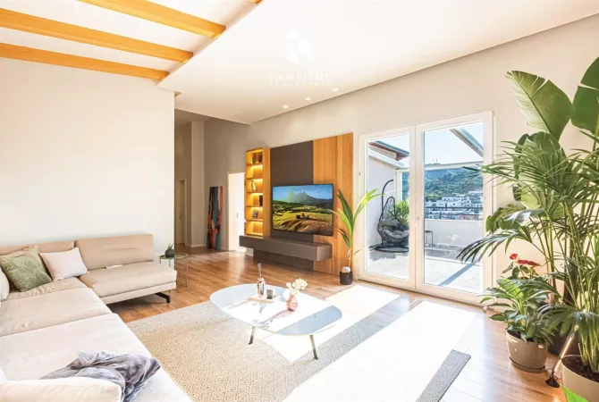 Penthouse (panoramic top floor) for sale in Tirana 3+1, Furnished