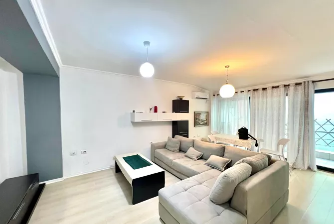 Shtepi me qera 2+1 ne Tirane - 800 Euro