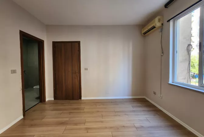 Ambient biznesi me qera 1+1 ne Tirane - 900 Euro