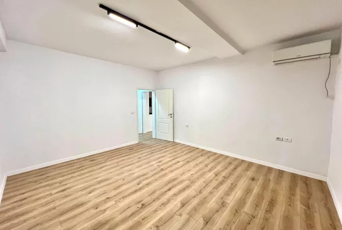 Business Property for Rent 3+1 in Tirana - 900 Euro