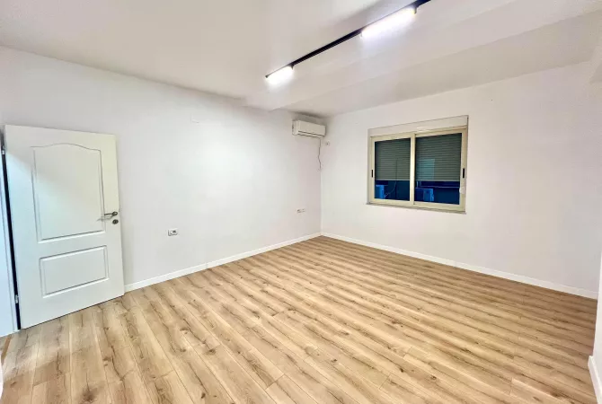 Business Property for Rent 3+1 in Tirana - 900 Euro