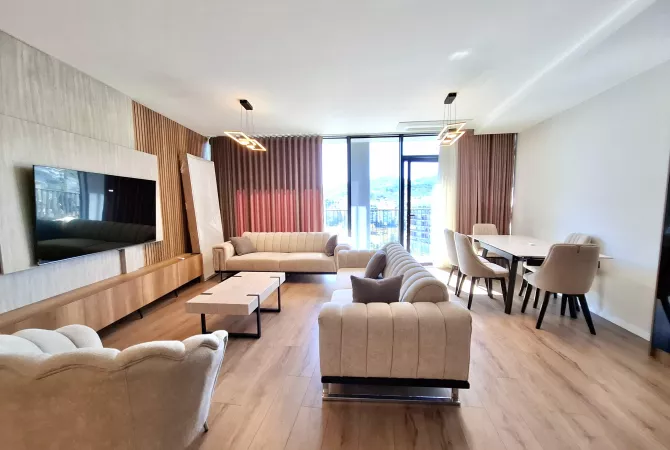 Shtepi me qera 2+1 ne Tirane - 1,800 Euro