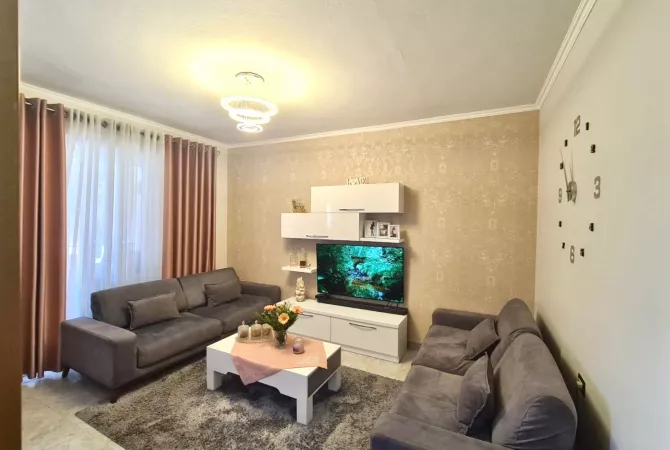 Shtepi me qera 1+1 ne Tirane - 55,000 Leke
