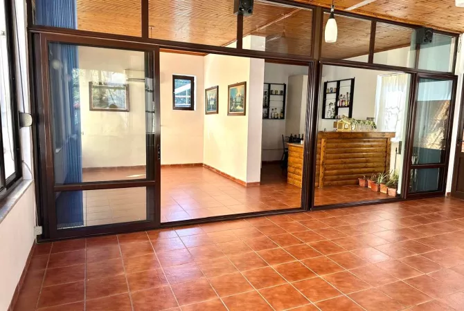 Ambient biznesi me qera 1+1 ne Tirane - 800 Euro
