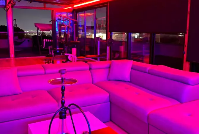 Shtepi ne shitje Penthose(kati i fundit panoramik) ne Tirane, 2+1, Mobilimi E mobiluar, Pagesa 300,000  Euro.