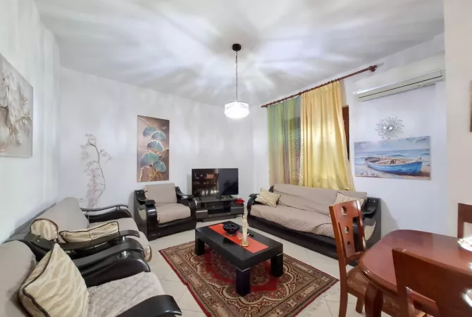 Shtepi me qera 2+1 ne Tirane - 59,000 Leke