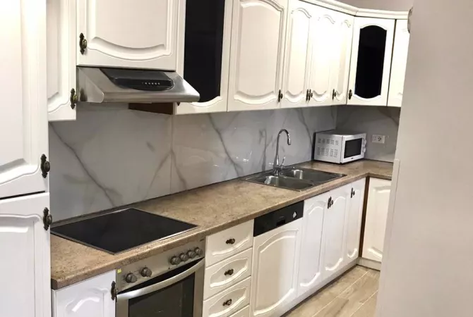 Shtepi me qera 3+1 ne Tirane - 1,100 Euro