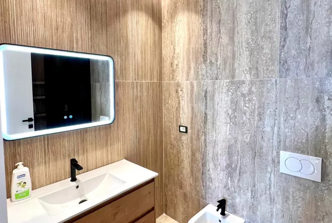 Shtepi me qera 2+1 ne Tirane - 1,100 Euro
